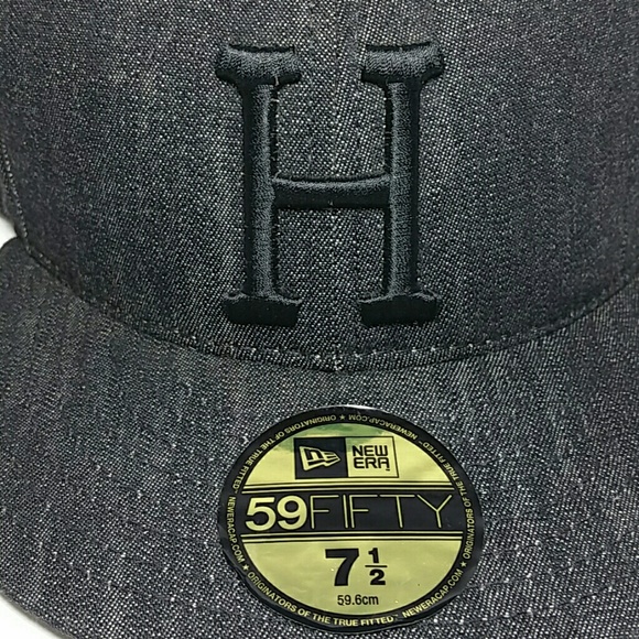 Huf Classic H 5950 New Era Hat in Black - Size 7 3/8